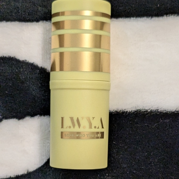 Light Foundation LWYA Gone In A Swipe - New In Box - Picture 10 of 15